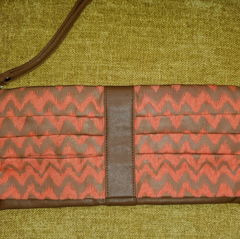 Wristlet/clutch